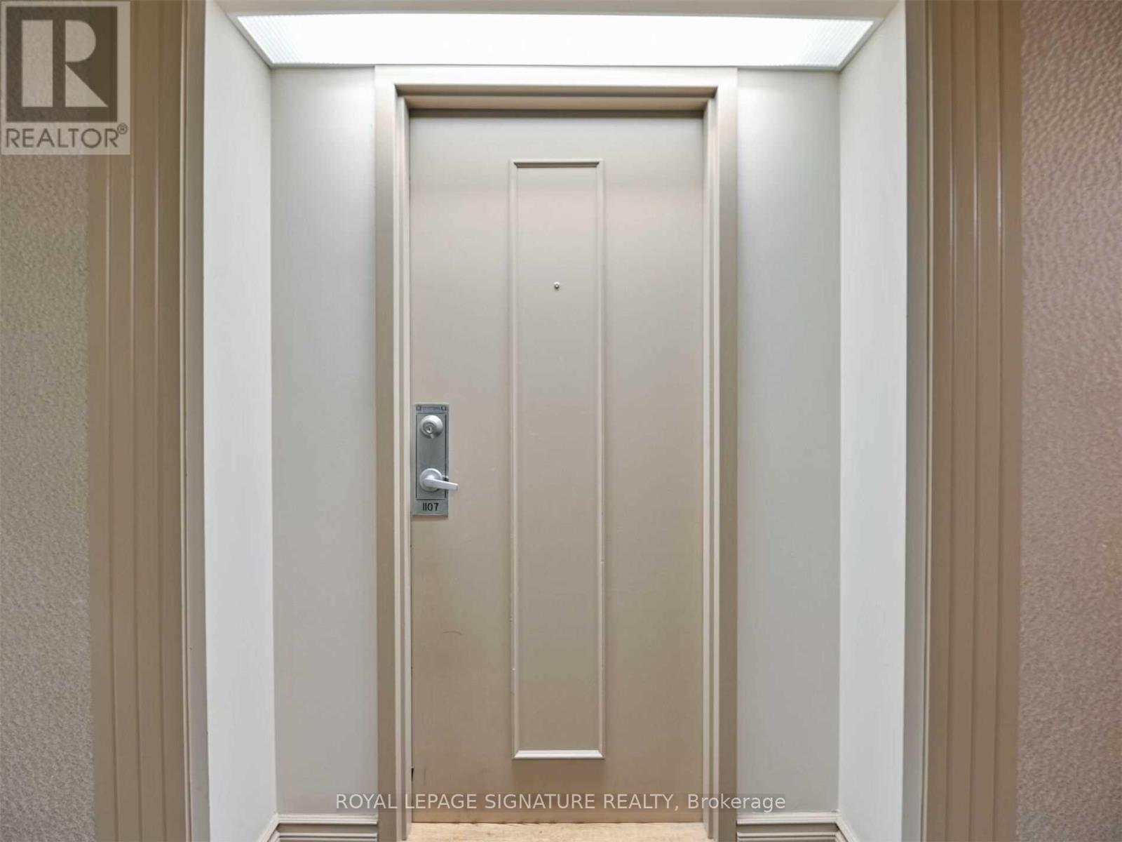 1107 - 135 Hillcrest Avenue, Mississauga, Ontario  L5B 4B1 - Photo 6 - W12975136