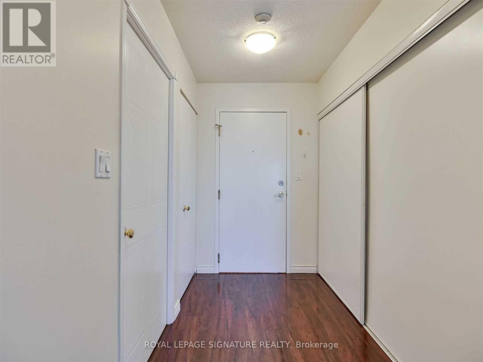 1107 - 135 Hillcrest Avenue, Mississauga, Ontario  L5B 4B1 - Photo 7 - W12975136