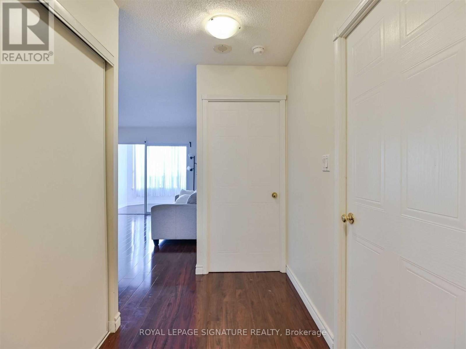 1107 - 135 Hillcrest Avenue, Mississauga, Ontario  L5B 4B1 - Photo 8 - W12975136