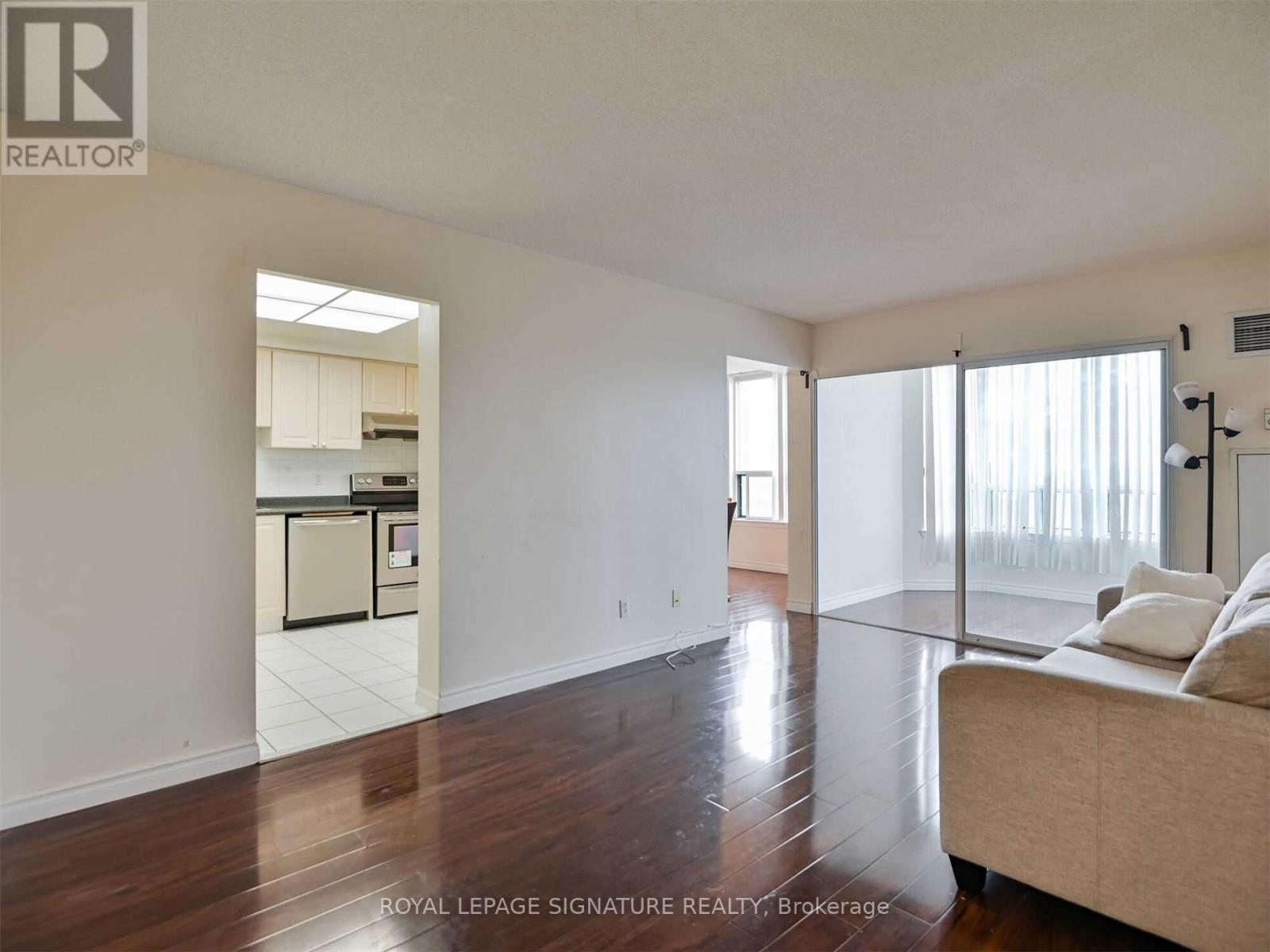 1107 - 135 Hillcrest Avenue, Mississauga, Ontario  L5B 4B1 - Photo 9 - W12975136