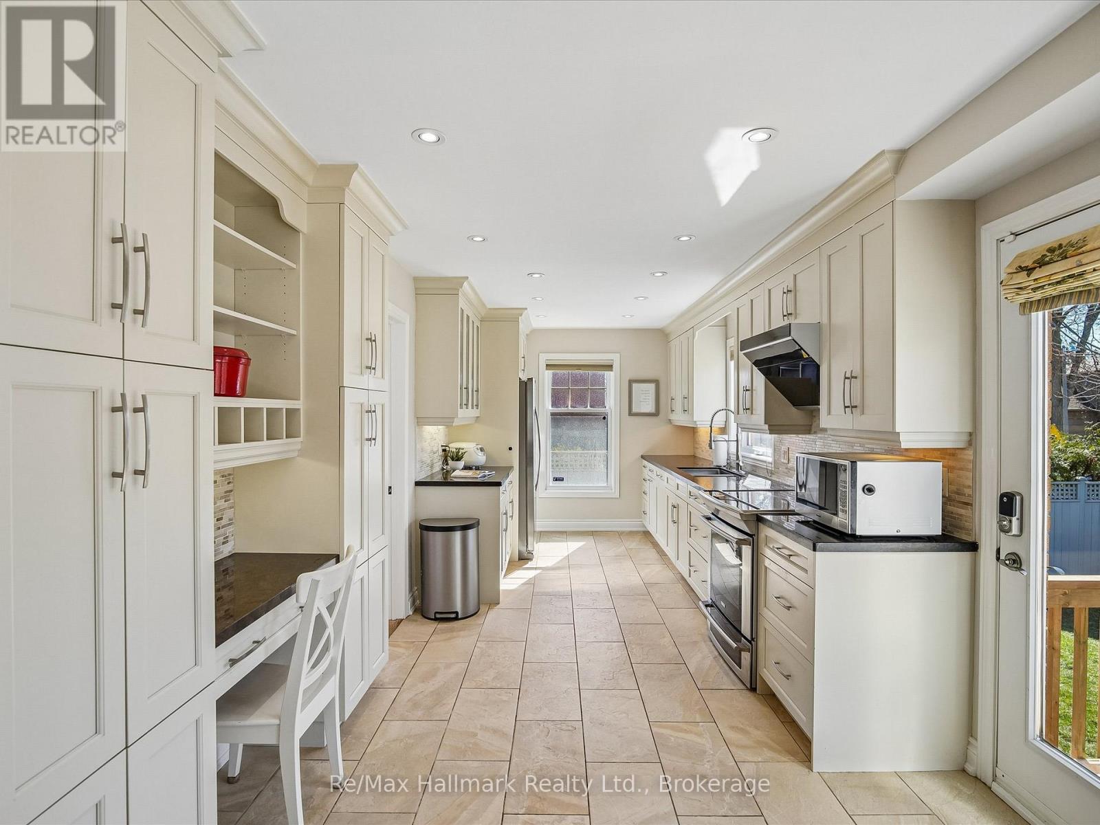 2103 Constance Drive, Oakville, Ontario  L6J 5V1 - Photo 11 - W12970324