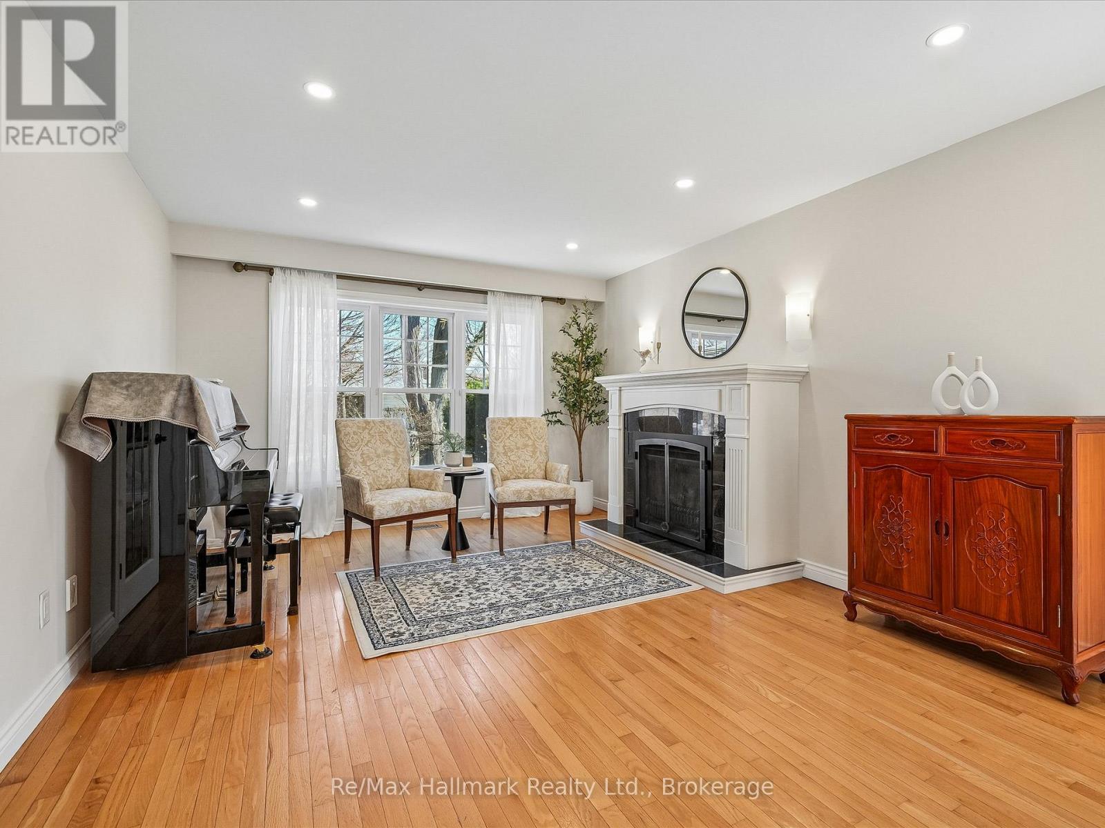 2103 Constance Drive, Oakville, Ontario  L6J 5V1 - Photo 17 - W12970324