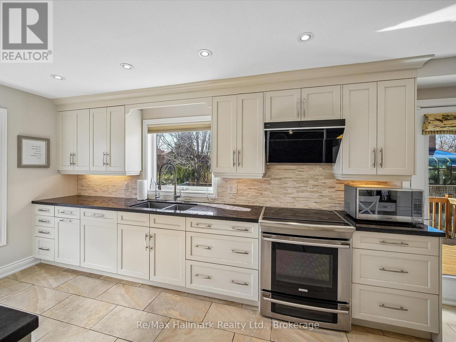 2103 Constance Drive, Oakville, Ontario  L6J 5V1 - Photo 14 - W12970324