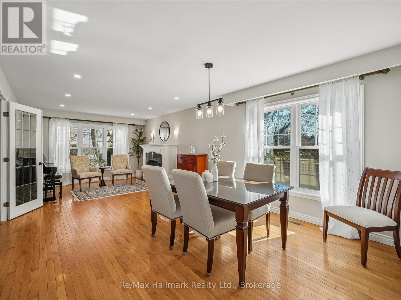 2103 Constance Drive, Oakville, Ontario  L6J 5V1 - Photo 6 - W12970324