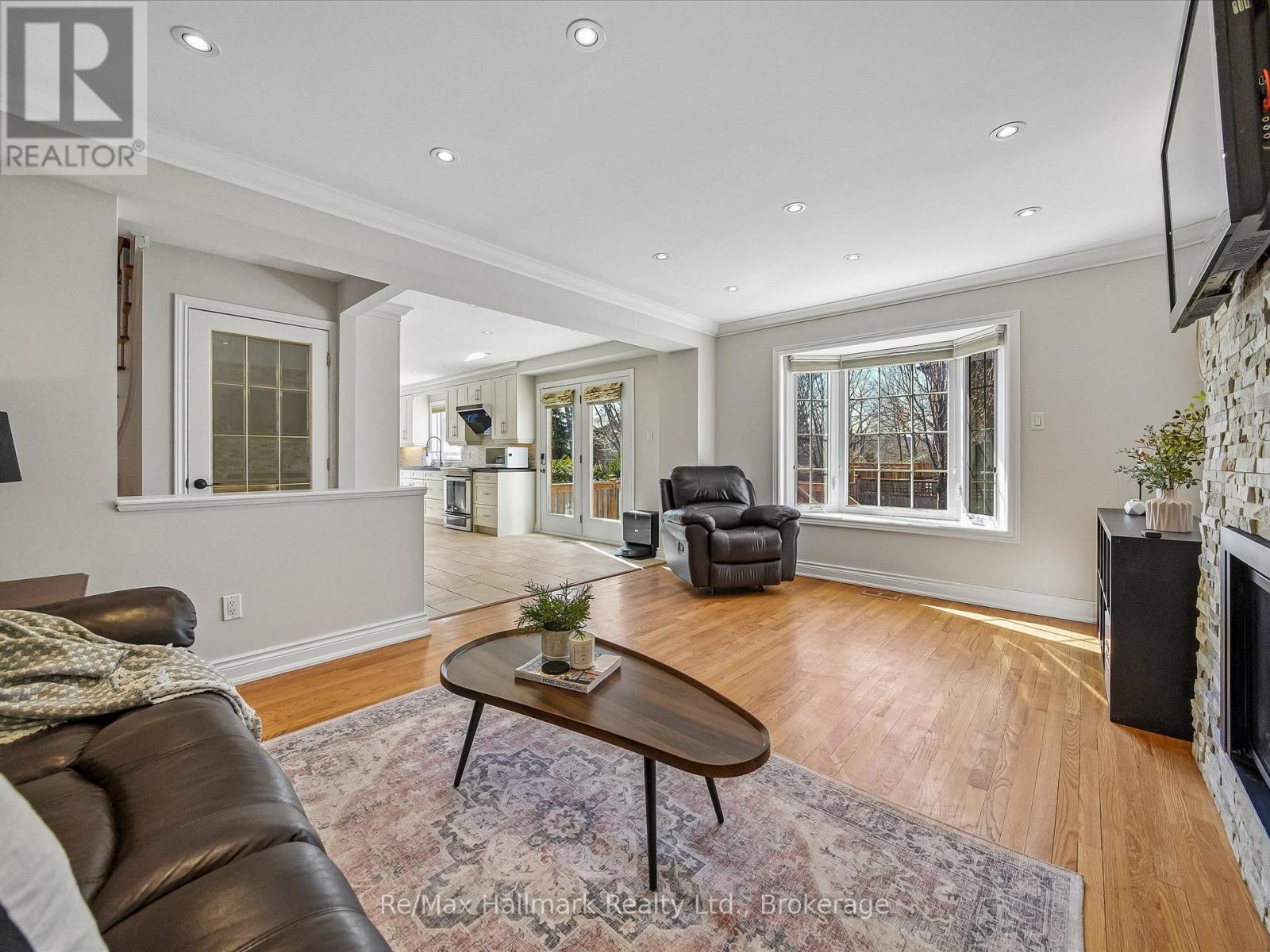 2103 Constance Drive, Oakville, Ontario  L6J 5V1 - Photo 9 - W12970324