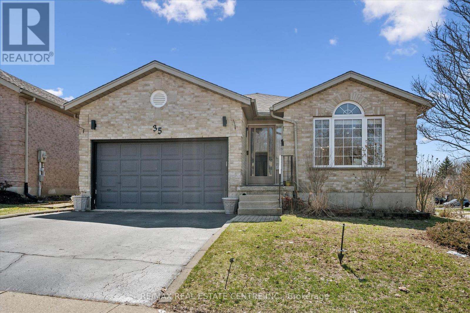 35 Melran Drive, Cambridge, Ontario  N3C 4C1 - Photo 3 - X12975000