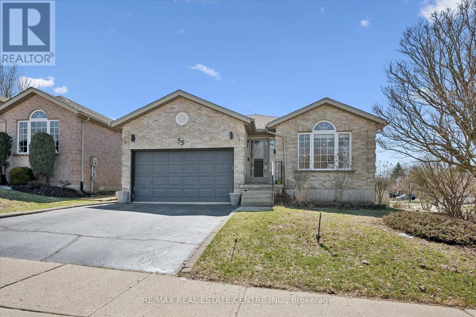 35 Melran Drive, Cambridge, Ontario  N3C 4C1 - Photo 4 - X12975000