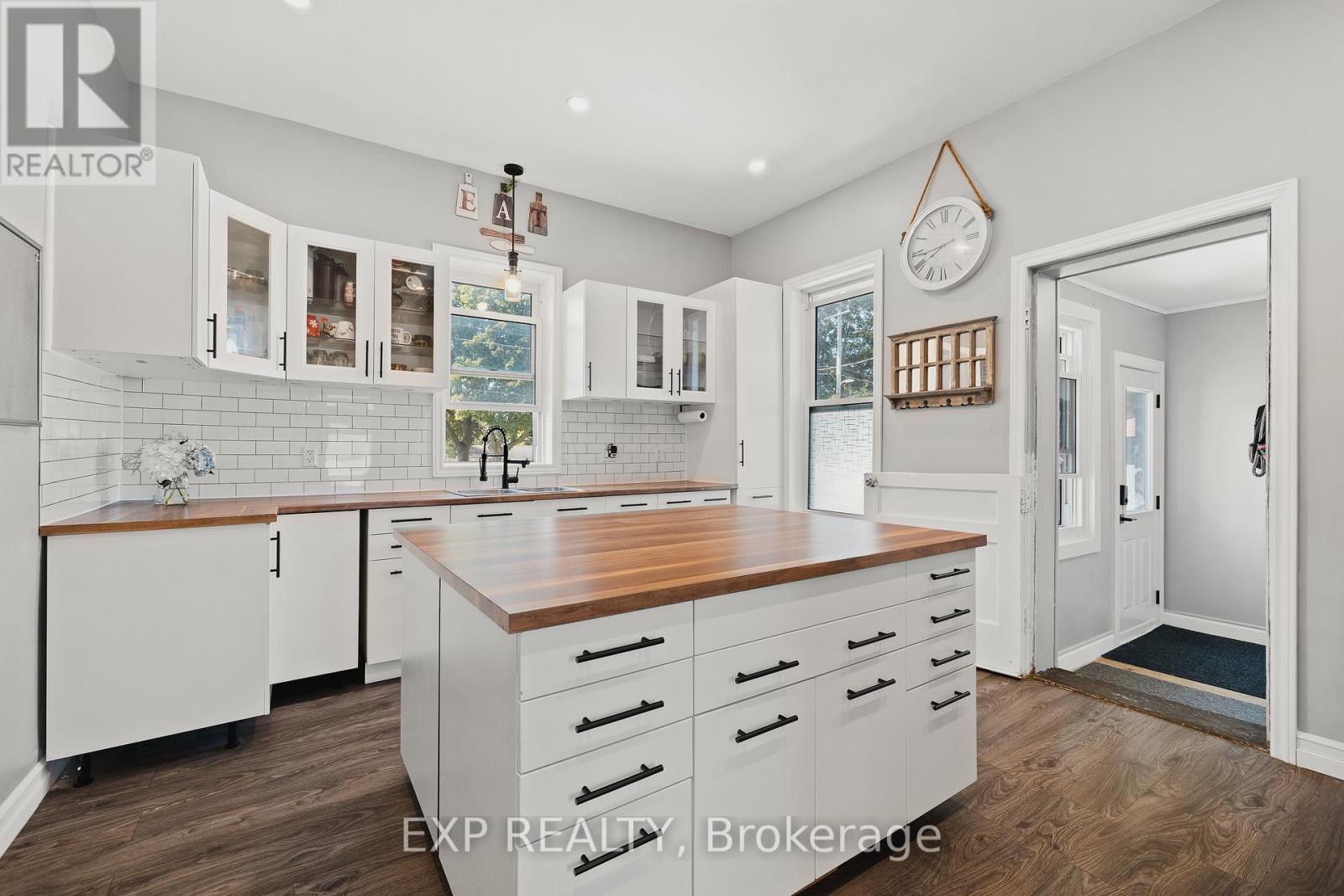 290 Turnberry Street, Huron East, Ontario  N0G 1H0 - Photo 11 - X12975020