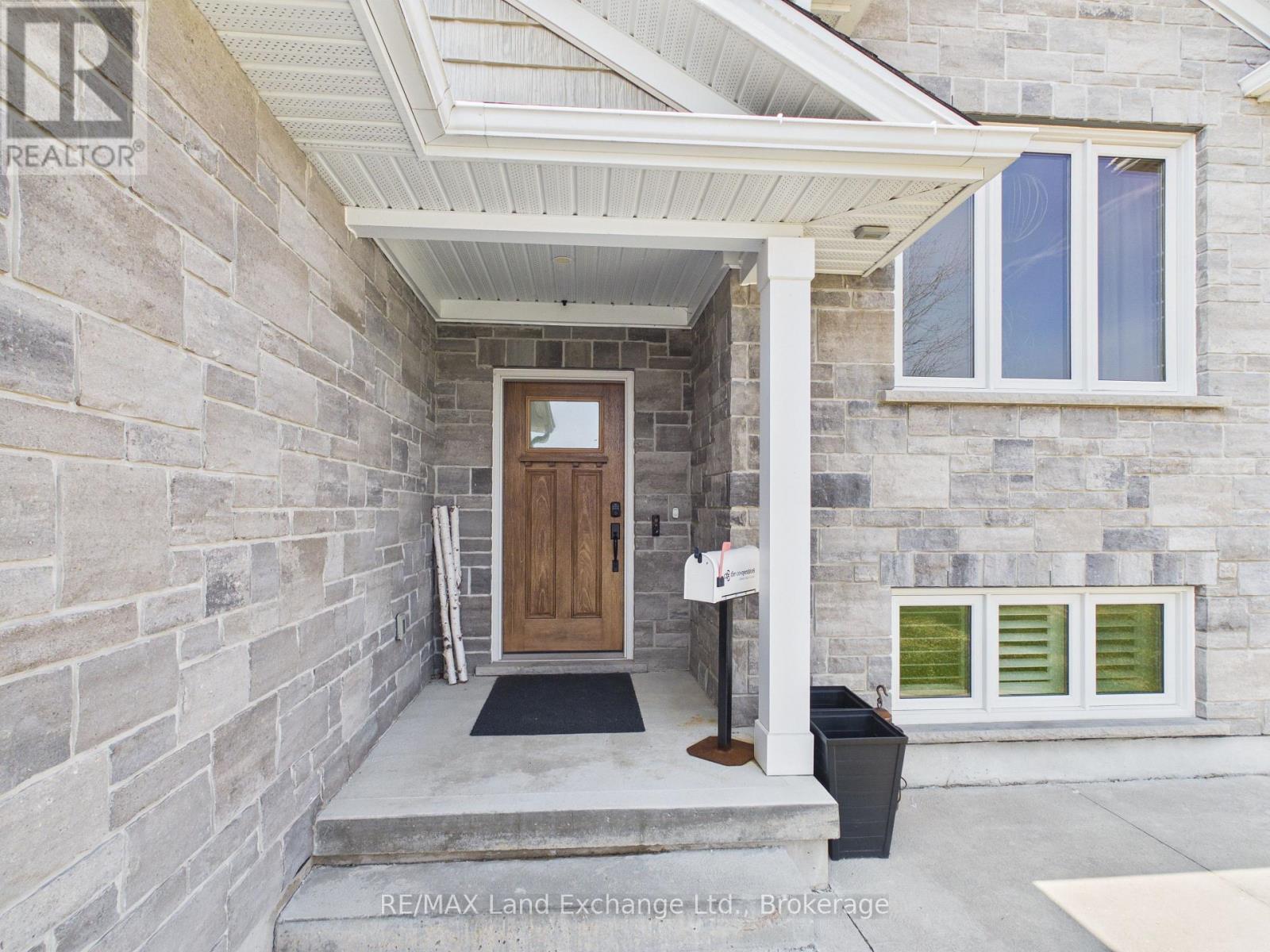 756 Reynolds Drive, Kincardine, Ontario  N2Z 3B6 - Photo 2 - X12601010