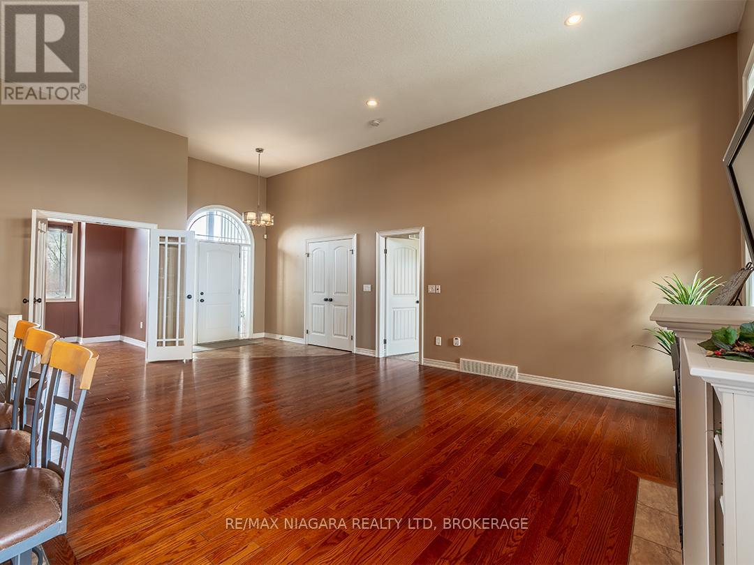 20219 Youngs Road S, Wainfleet, Ontario  L3K 5V4 - Photo 7 - X12464133