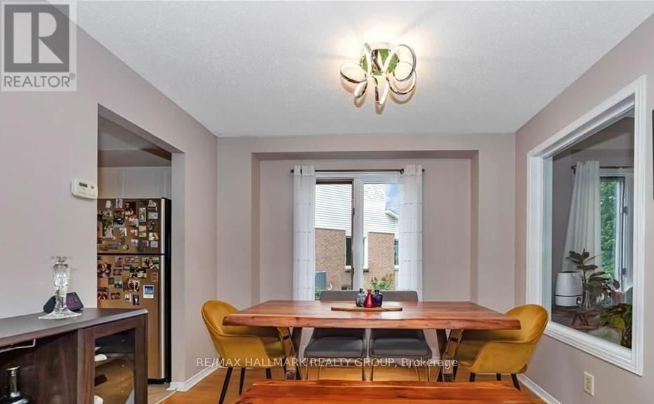 17 Ravenscroft Court, Ottawa, Ontario  K2S 1R3 - Photo 10 - X12973522