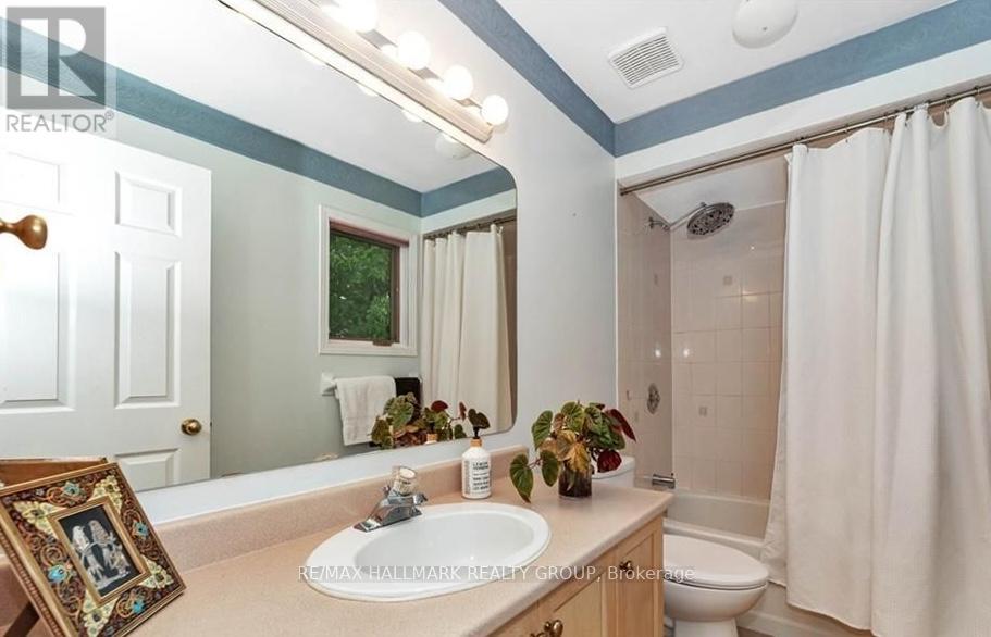 17 Ravenscroft Court, Ottawa, Ontario  K2S 1R3 - Photo 19 - X12973522