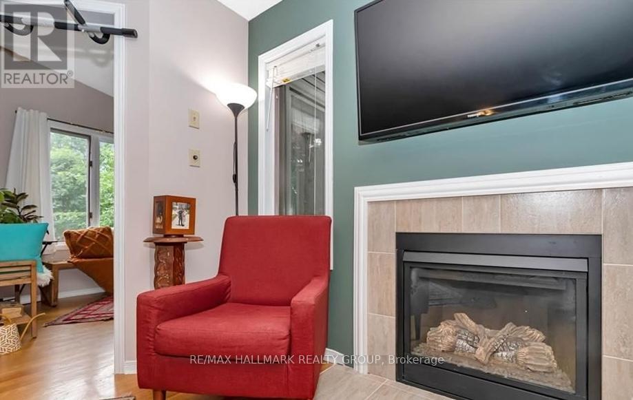 17 Ravenscroft Court, Ottawa, Ontario  K2S 1R3 - Photo 9 - X12973522