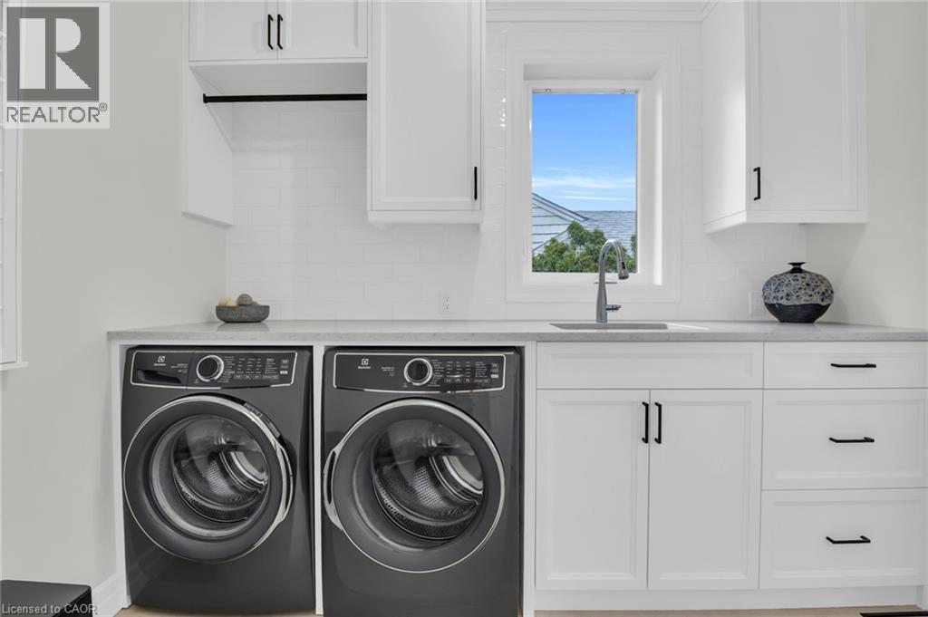 250 Stanley Drive, Waterloo, Ontario  N2L 1H8 - Photo 35 - 40818281