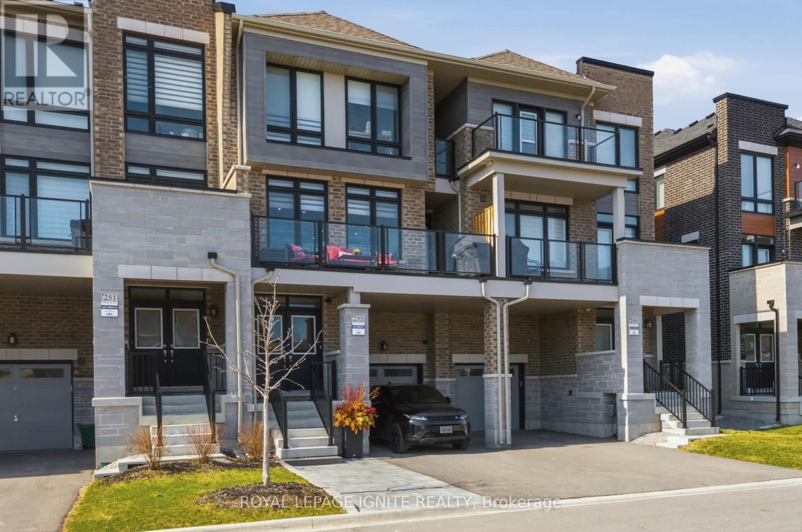 255 Moody Drive, Vaughan, Ontario  L4H 5G2 - Photo 2 - N12836694