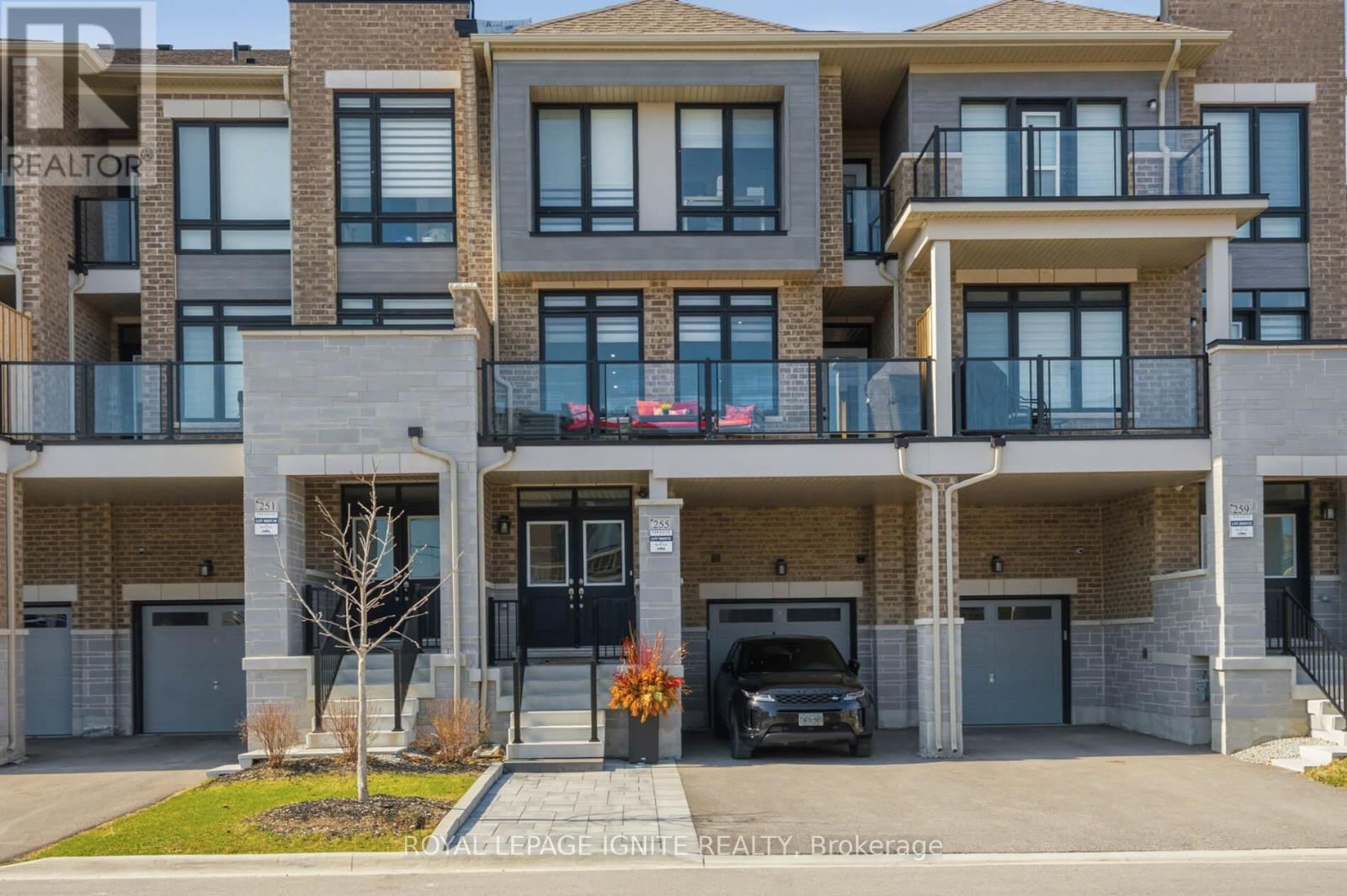 255 Moody Drive, Vaughan, Ontario  L4H 5G2 - Photo 3 - N12836694
