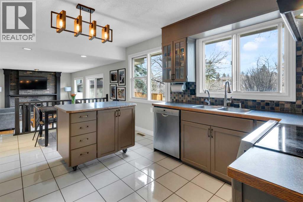 356 Cannington Place SW, Calgary, Alberta  T2W 1Z9 - Photo 8 - A2297205