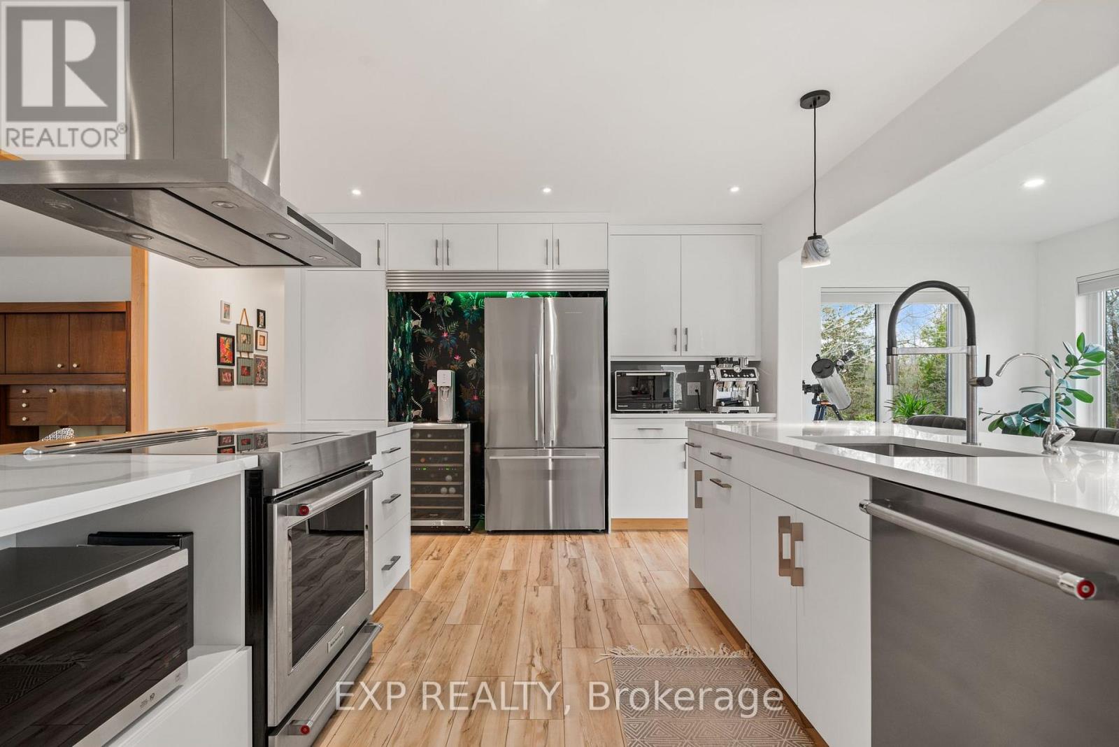 135 Hiscock Shores Road, Prince Edward County (Ameliasburg Ward), Ontario  K0K 1L0 - Photo 13 - X12571148