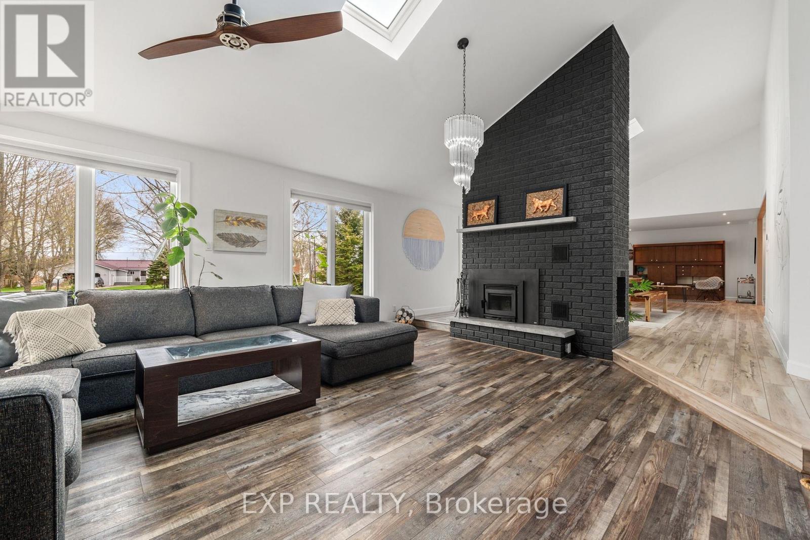 135 Hiscock Shores Road, Prince Edward County (Ameliasburg Ward), Ontario  K0K 1L0 - Photo 17 - X12571148