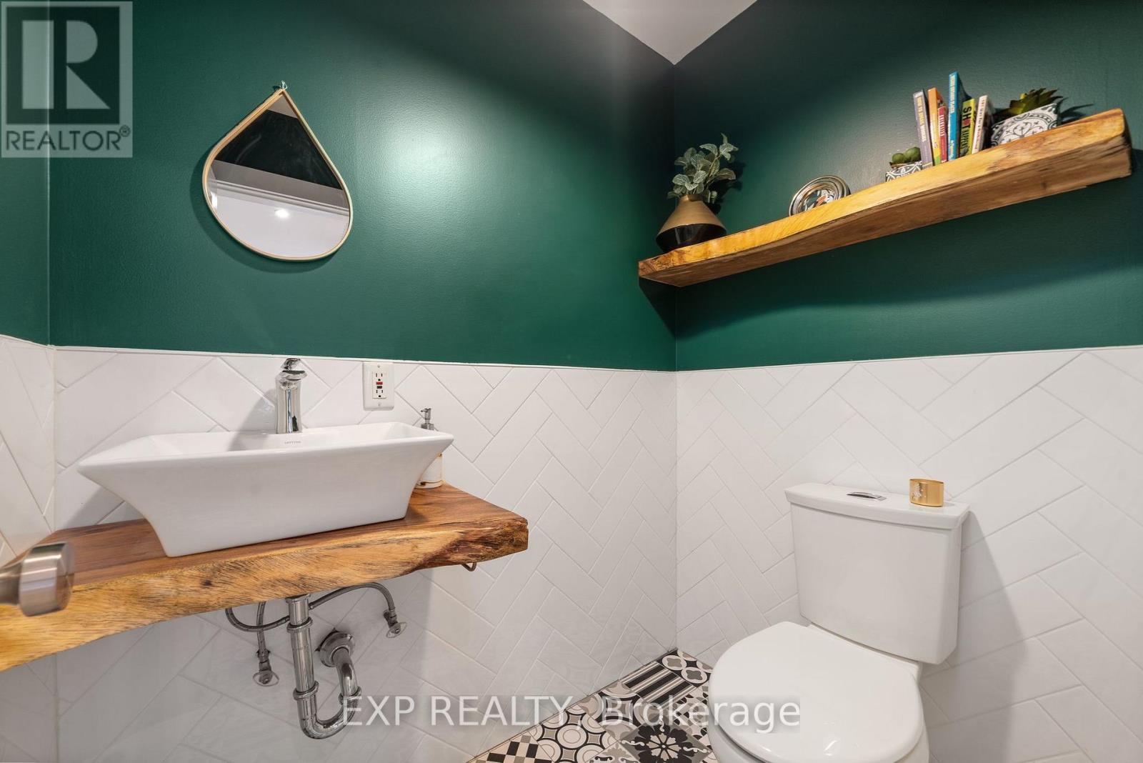 135 Hiscock Shores Road, Prince Edward County (Ameliasburg Ward), Ontario  K0K 1L0 - Photo 22 - X12571148