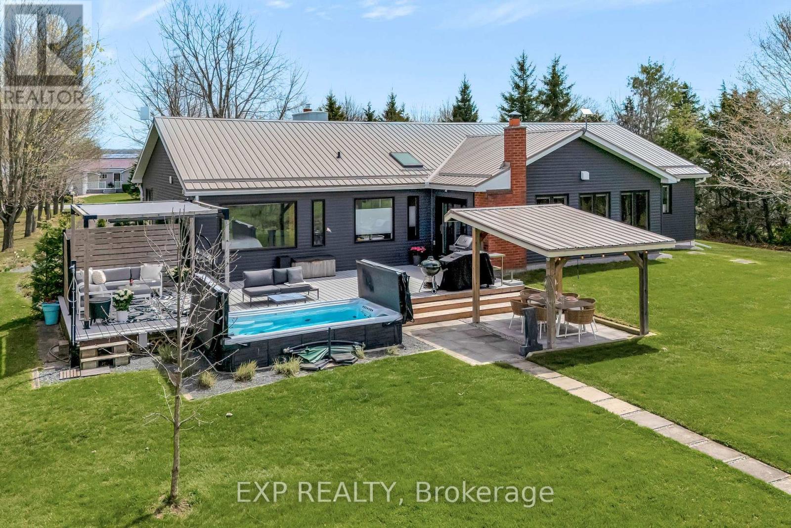 135 Hiscock Shores Road, Prince Edward County (Ameliasburg Ward), Ontario  K0K 1L0 - Photo 2 - X12571148