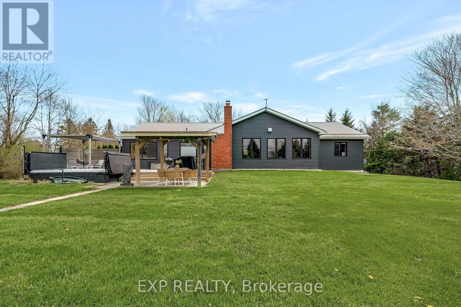 135 Hiscock Shores Road, Prince Edward County (Ameliasburg Ward), Ontario  K0K 1L0 - Photo 49 - X12571148