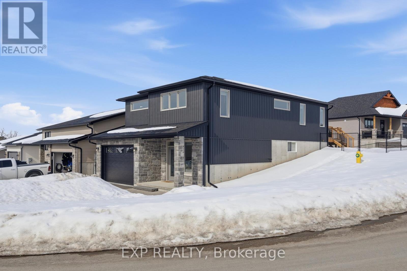 52 Meagan Lane, Quinte West (Frankford Ward), Ontario  K0K 2C0 - Photo 4 - X12857616