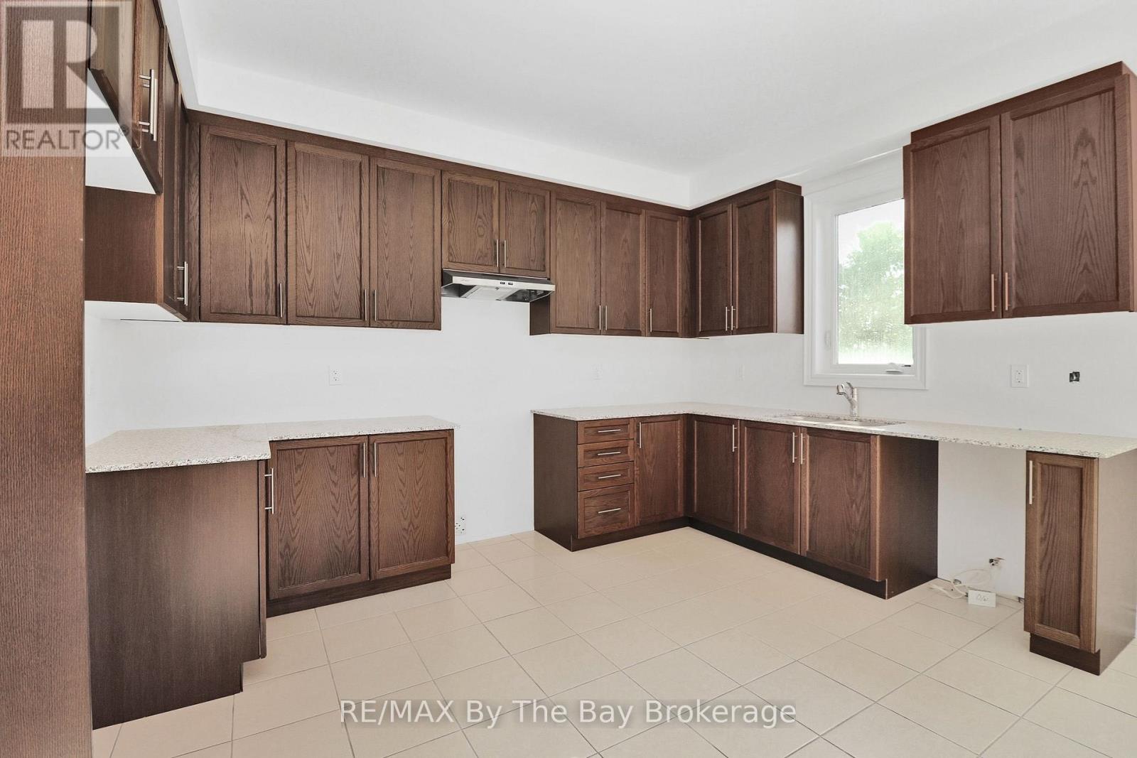 50 Amber Drive, Wasaga Beach, Ontario  L9Z 0R8 - Photo 6 - S12975152