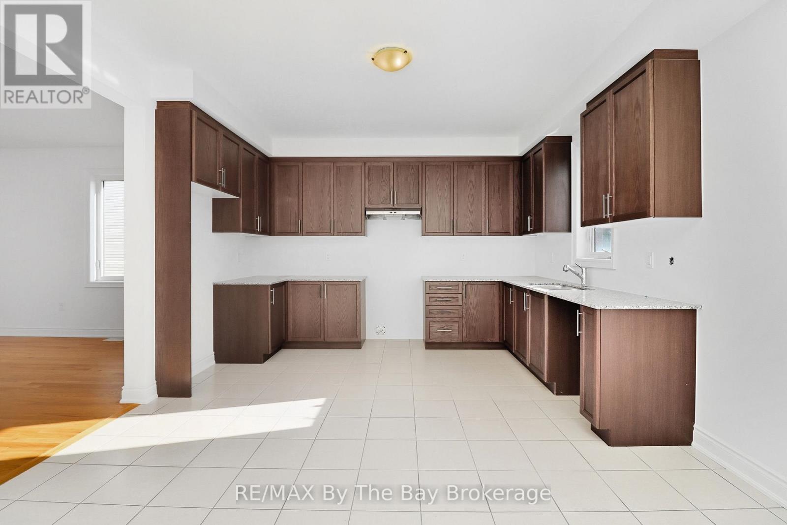 50 Amber Drive, Wasaga Beach, Ontario  L9Z 0R8 - Photo 7 - S12975152