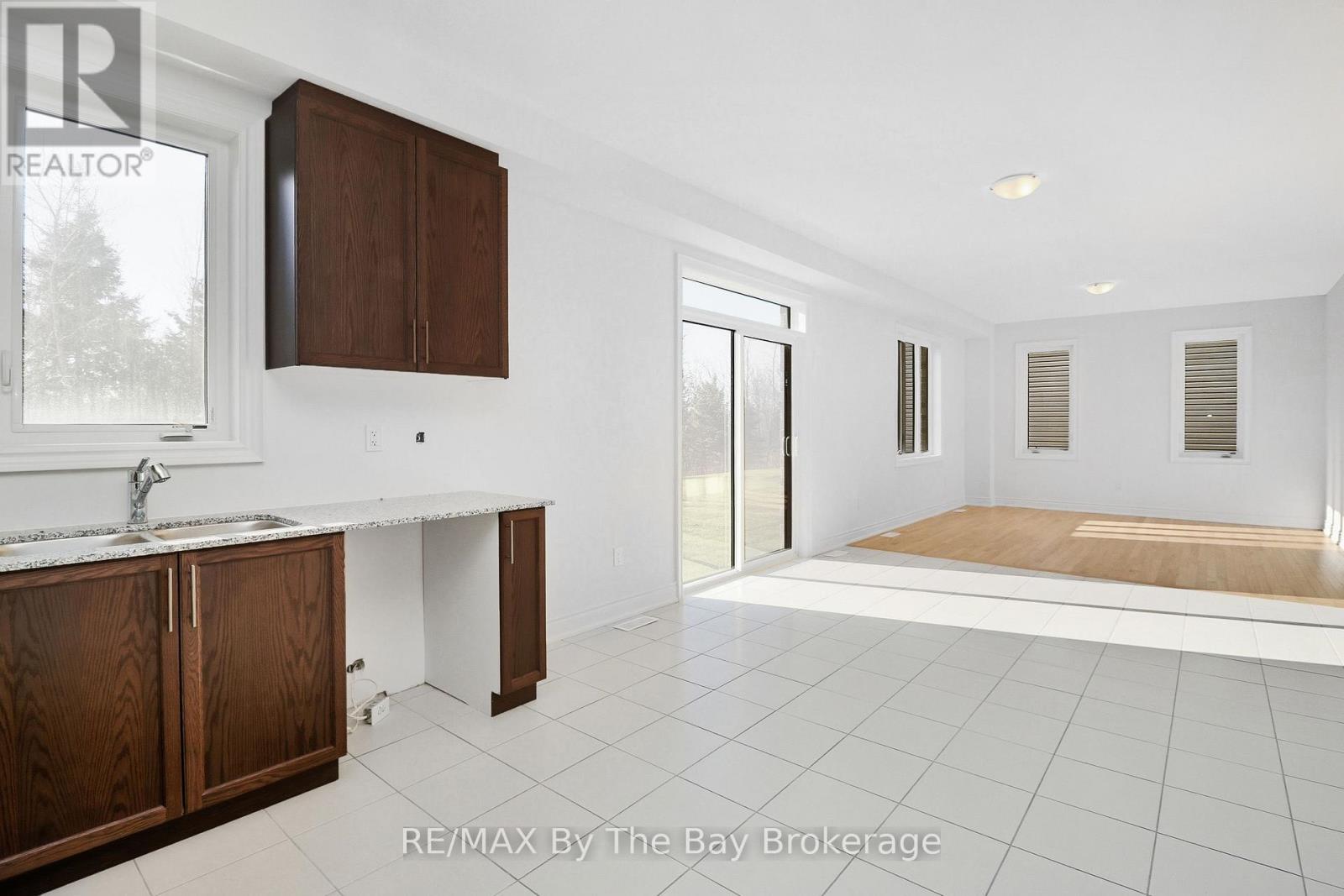 50 Amber Drive, Wasaga Beach, Ontario  L9Z 0R8 - Photo 8 - S12975152