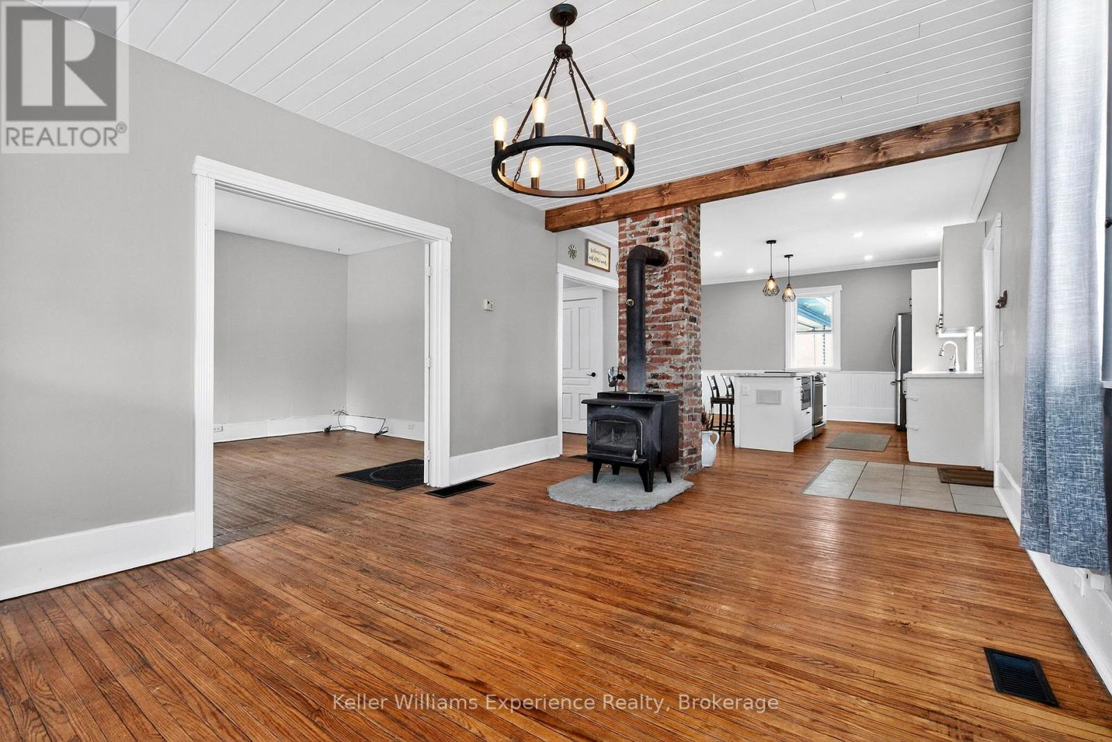 2936 Flos 6 Road W, Springwater, Ontario  L0L 1P0 - Photo 11 - S12975196