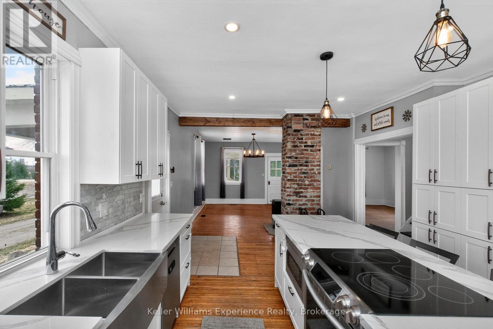 2936 Flos 6 Road W, Springwater, Ontario  L0L 1P0 - Photo 8 - S12975196