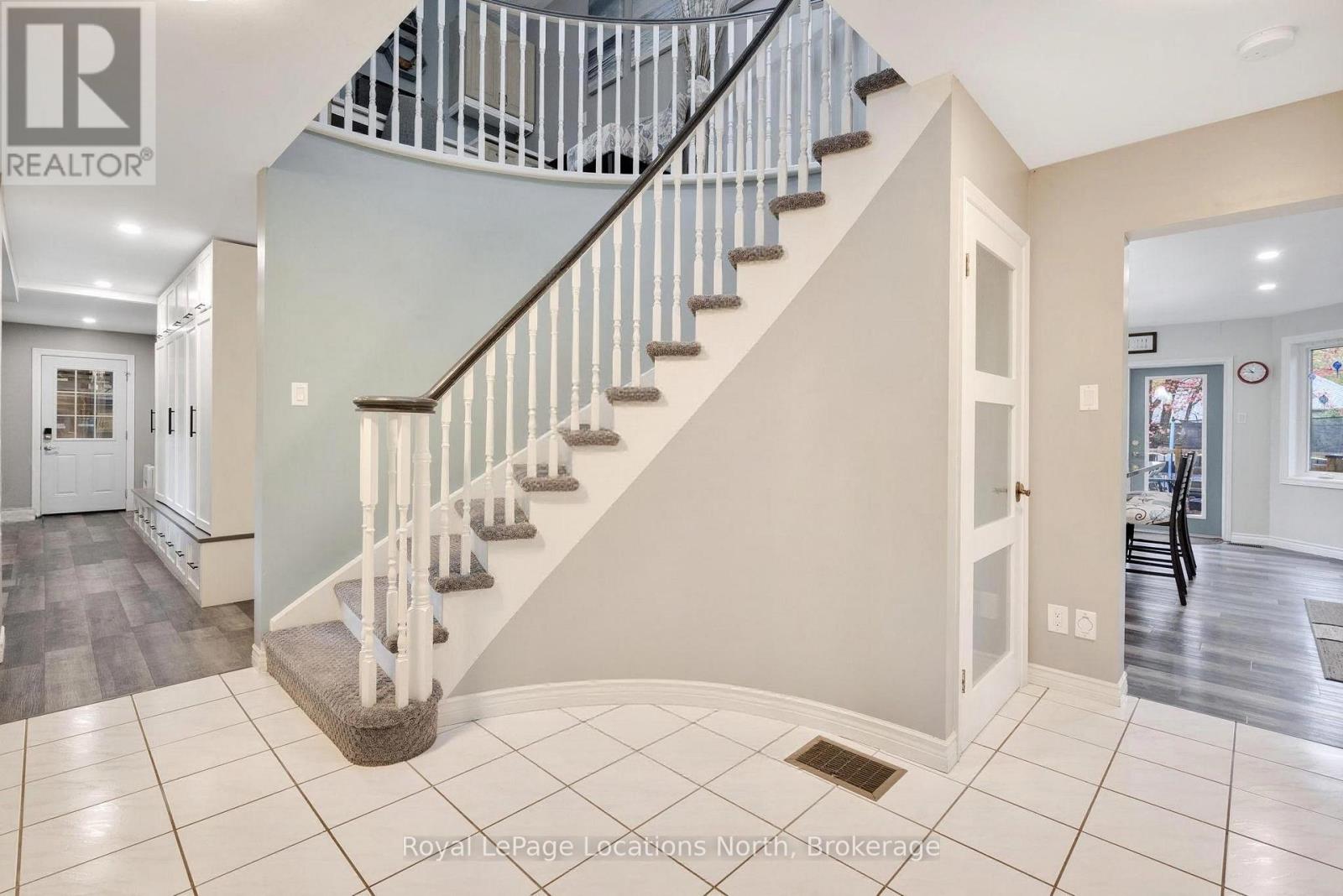 266 45th Street S, Wasaga Beach, Ontario  L9Z 1R3 - Photo 4 - S12975336