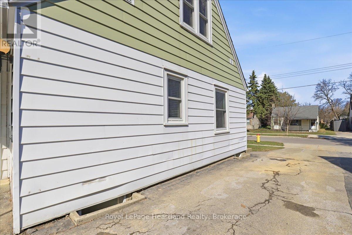 19 Perth Road, Kitchener, Ontario  N2M 3G6 - Photo 24 - X12975202