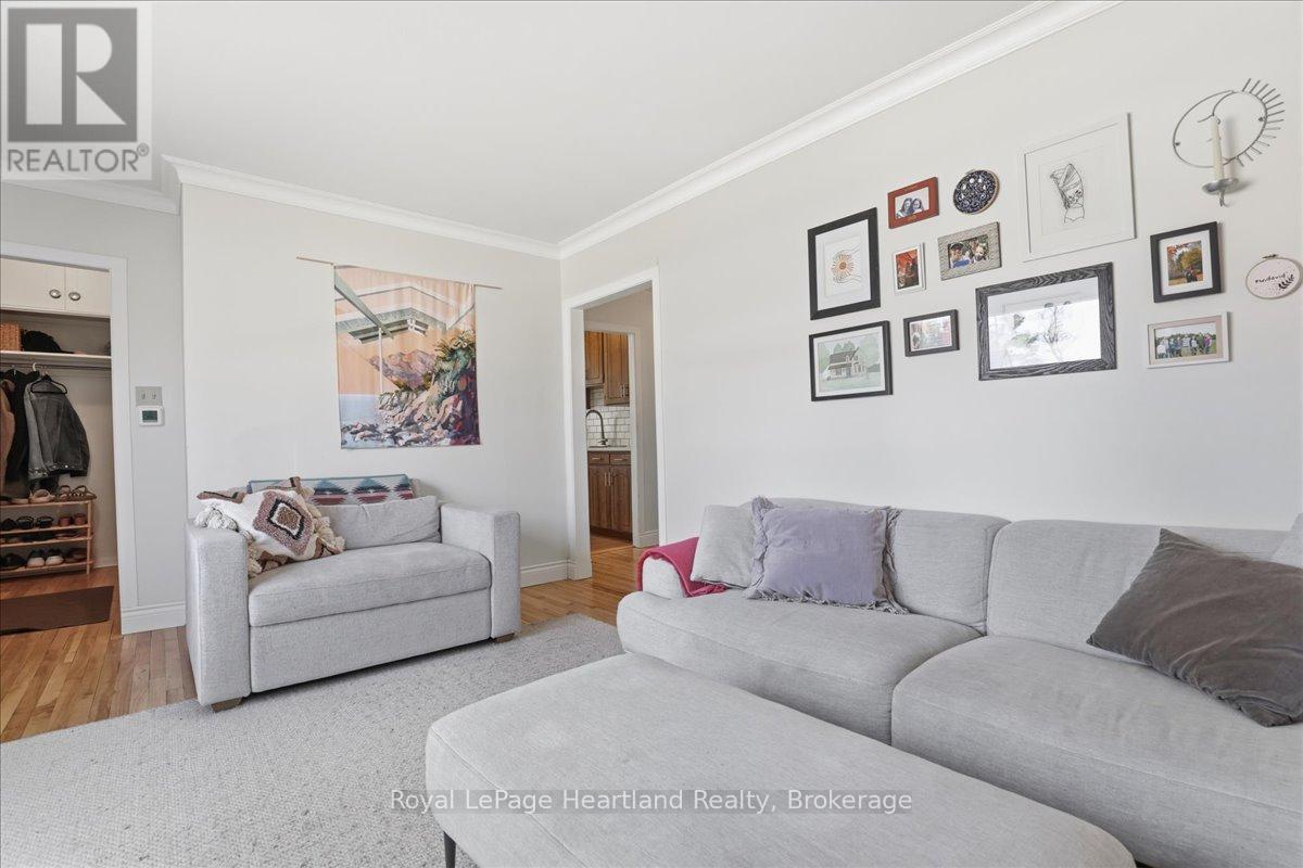 19 Perth Road, Kitchener, Ontario  N2M 3G6 - Photo 7 - X12975202