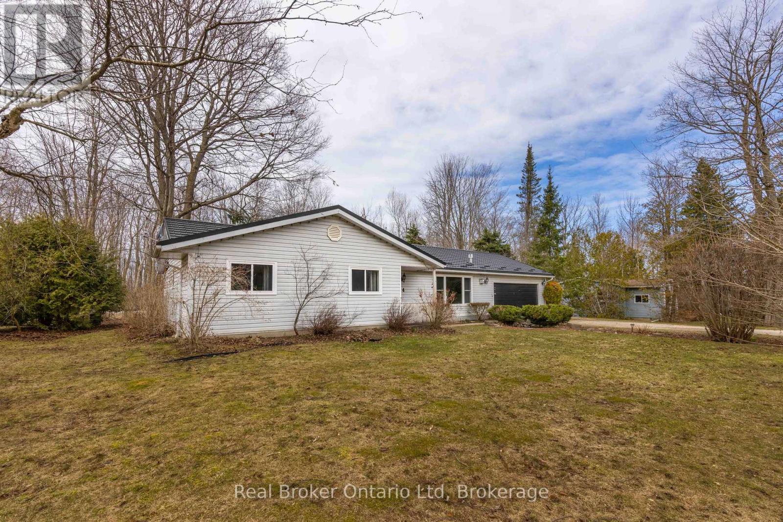 14 Mapleport Crescent S, South Bruce Peninsula, Ontario  N0H 2G0 - Photo 2 - X12975240