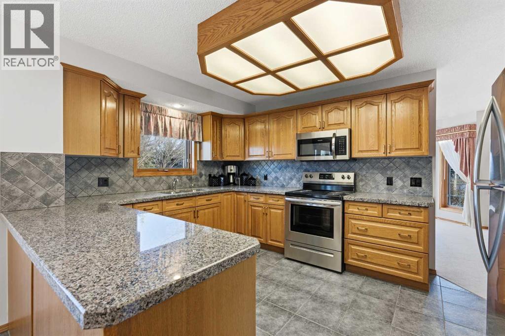 531 Sierra Morena Court Sw, Calgary, Alberta  T3H 3C2 - Photo 10 - A2297449