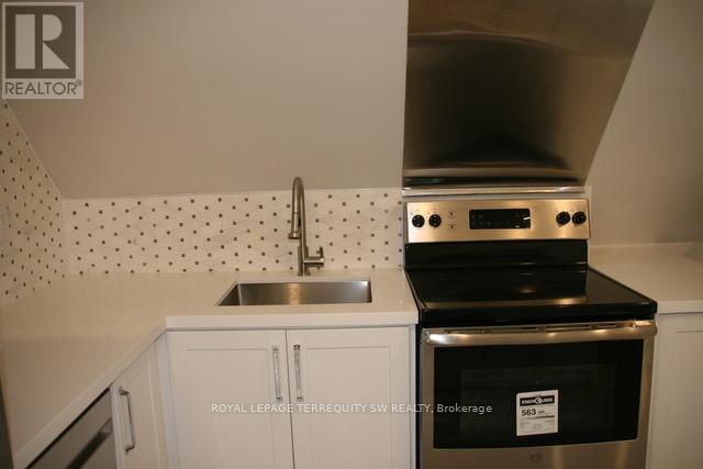 6 - 115 Madison Avenue, Toronto, Ontario  M5R 2S3 - Photo 4 - C12975212