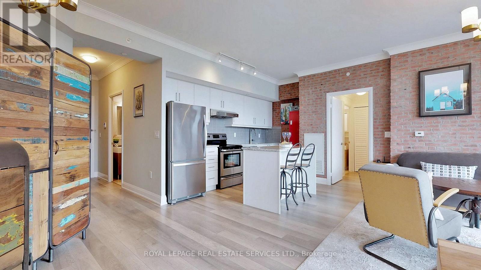 813 - 160 Vanderhoof Avenue, Toronto, Ontario  M4G 0B7 - Photo 2 - C12975246