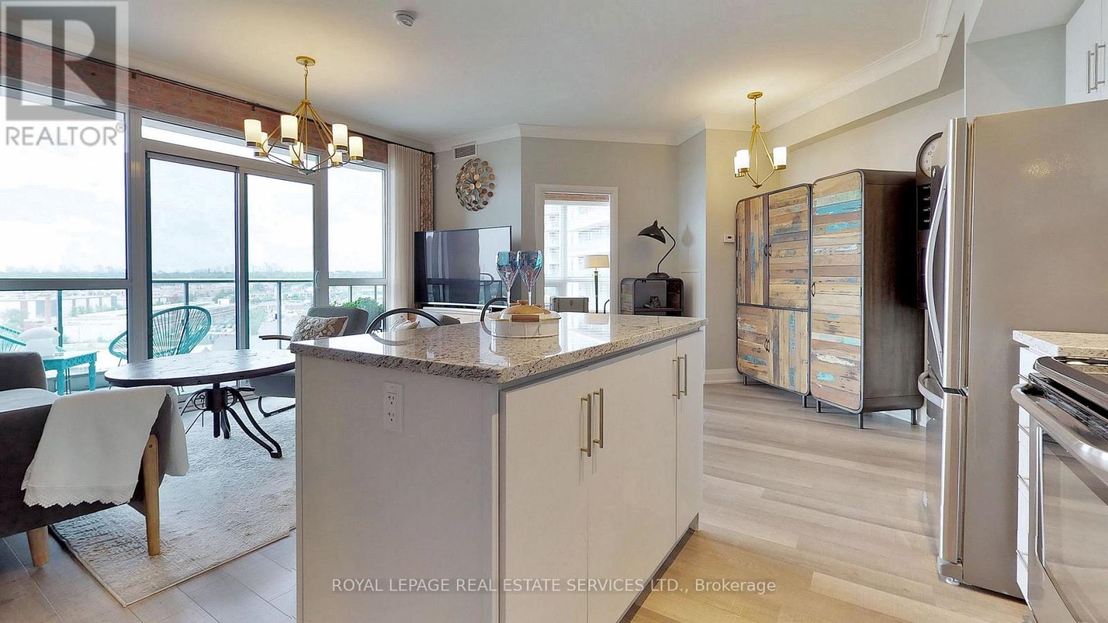 813 - 160 Vanderhoof Avenue, Toronto, Ontario  M4G 0B7 - Photo 4 - C12975246