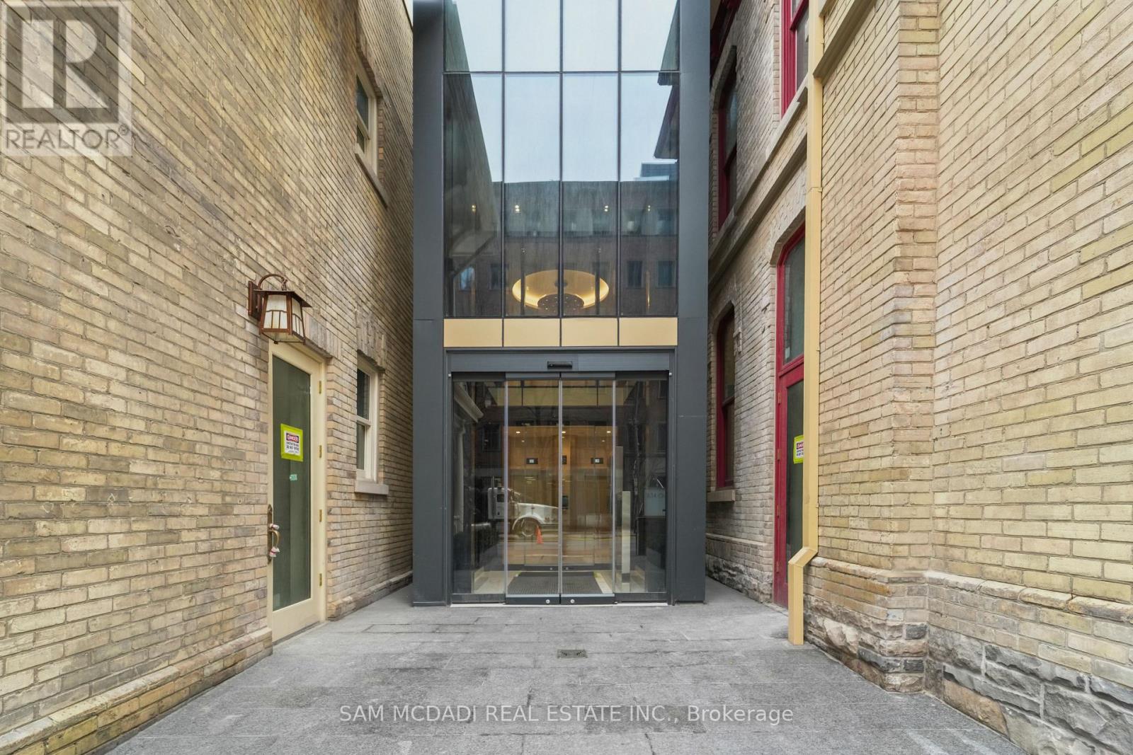 1011 - 634 Church Street, Toronto, Ontario  M4Y 2G3 - Photo 2 - C12975282