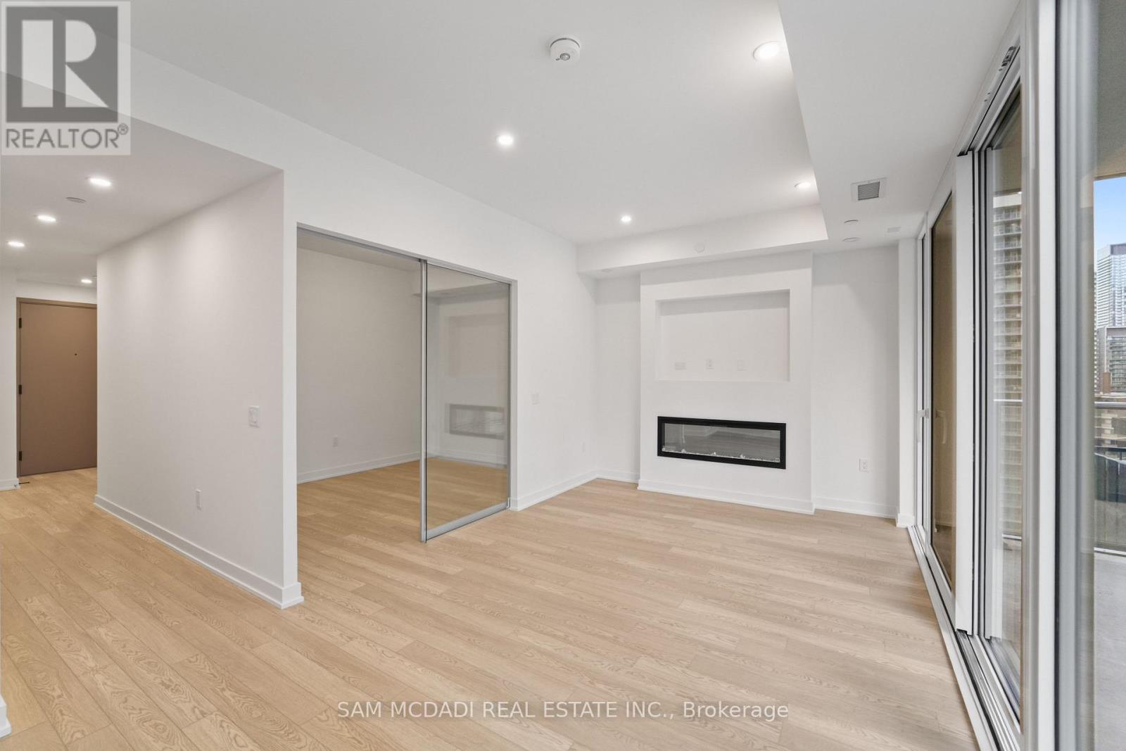 1011 - 634 Church Street, Toronto, Ontario  M4Y 2G3 - Photo 5 - C12975282