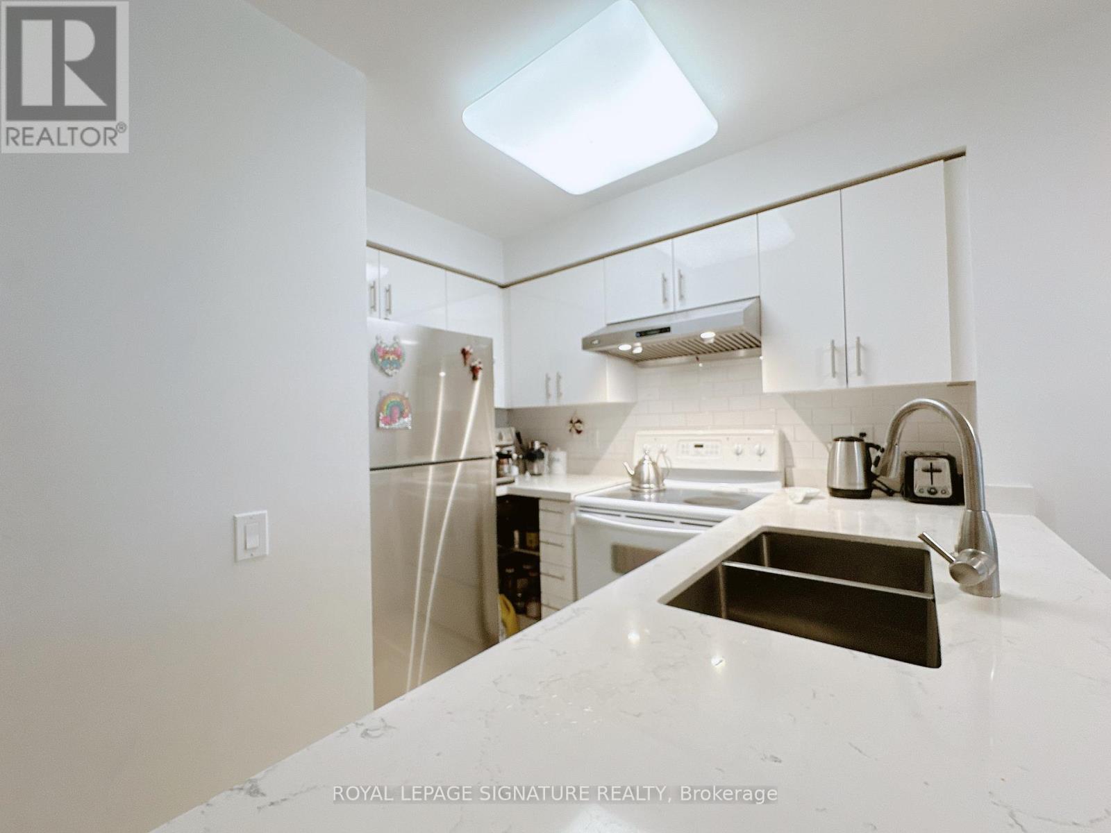 905 - 21 Hillcrest Avenue, Toronto, Ontario M2N 7K2 - Photo 8 - C12975292