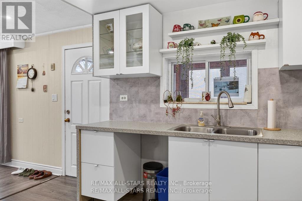 220 Mcguire Beach Road, Kawartha Lakes, Ontario K0M 2B0 - Photo 12 - X12975276