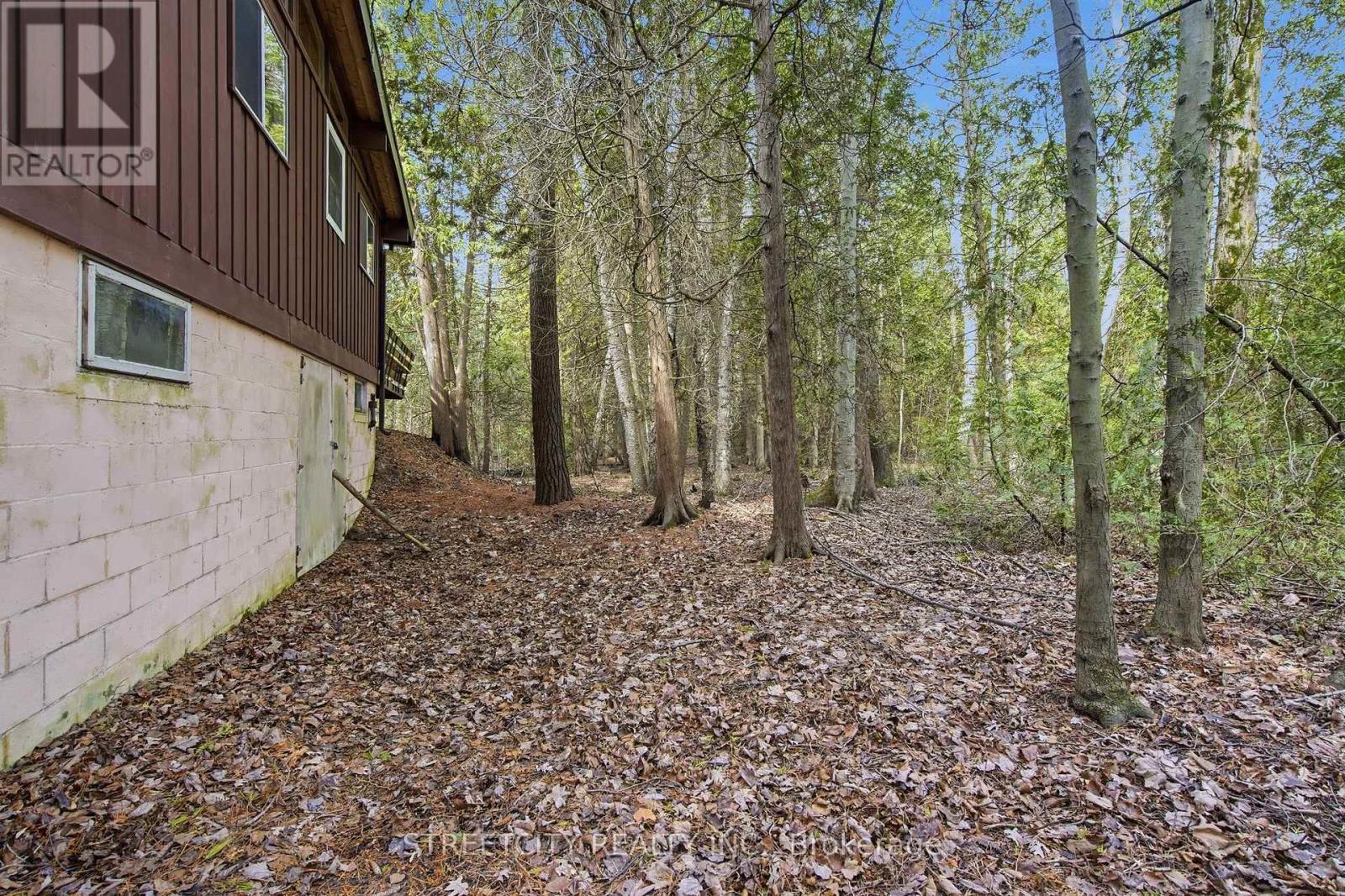 6418 Robert Avenue, Lambton Shores, Ontario  N0N 1J0 - Photo 23 - X12975180