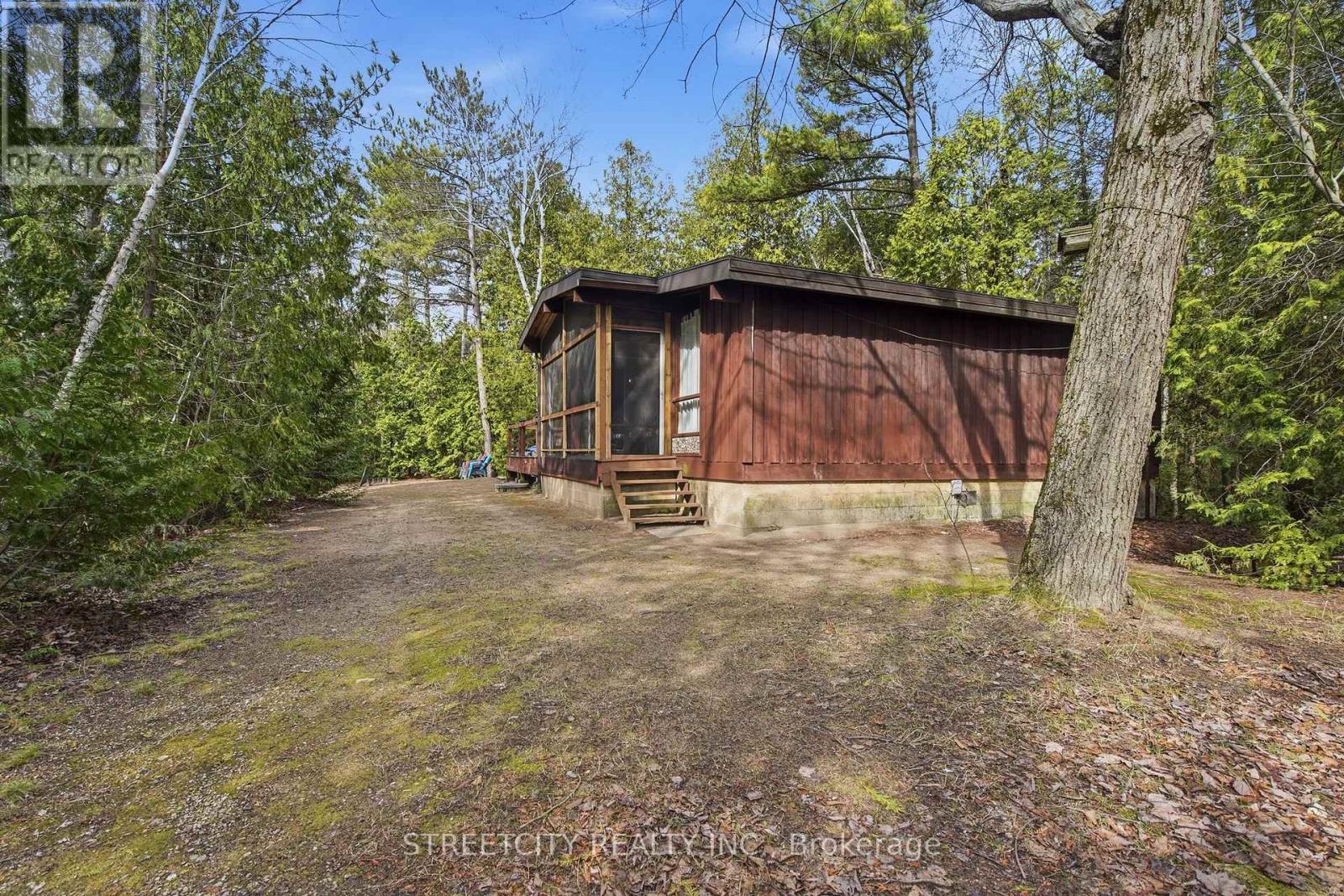6418 Robert Avenue, Lambton Shores, Ontario  N0N 1J0 - Photo 24 - X12975180