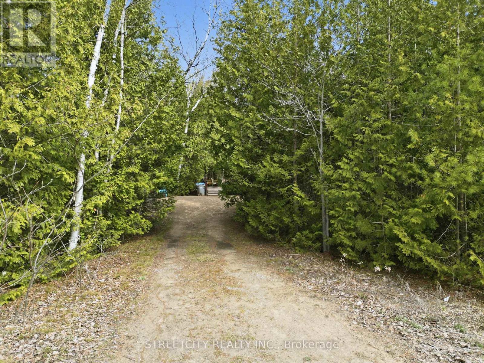 6418 Robert Avenue, Lambton Shores, Ontario  N0N 1J0 - Photo 27 - X12975180