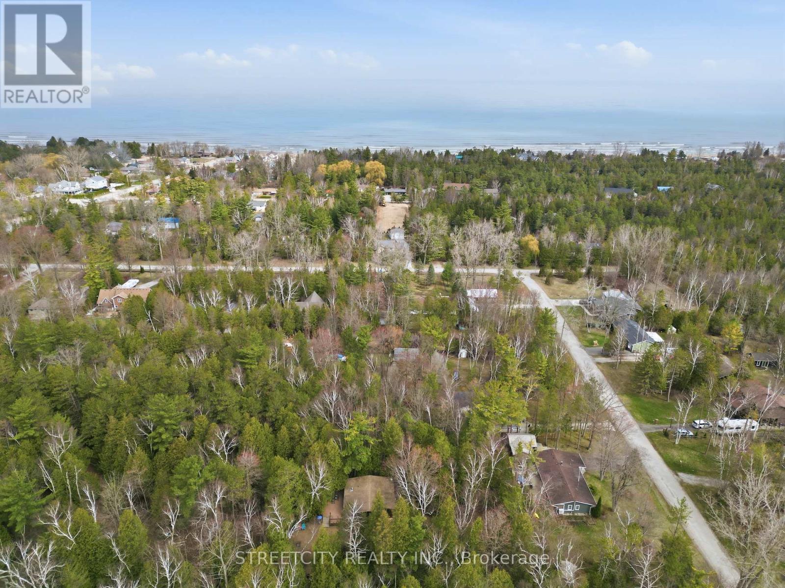 6418 Robert Avenue, Lambton Shores, Ontario  N0N 1J0 - Photo 3 - X12975180