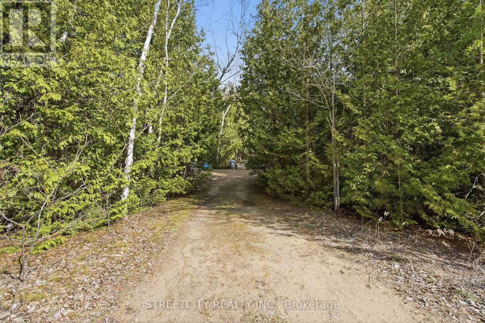 6418 Robert Avenue, Lambton Shores, Ontario  N0N 1J0 - Photo 4 - X12975180