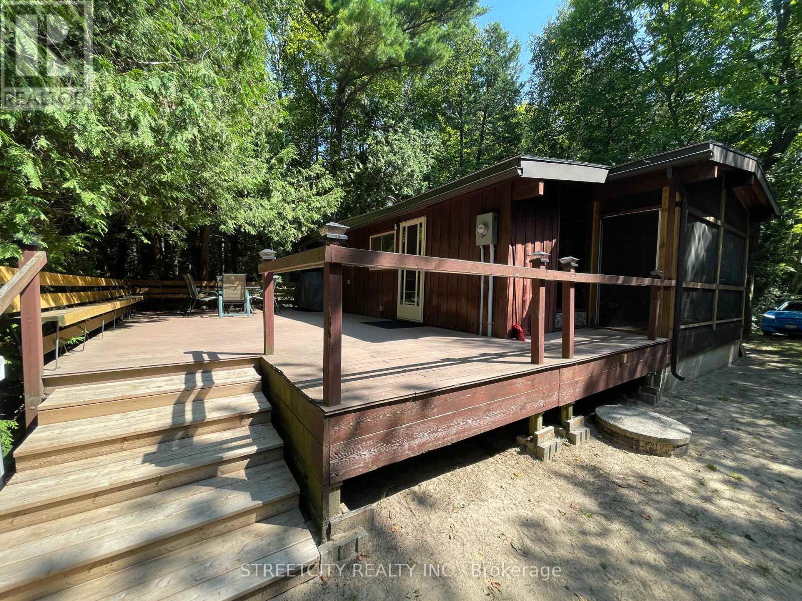 6418 Robert Avenue, Lambton Shores, Ontario  N0N 1J0 - Photo 42 - X12975180